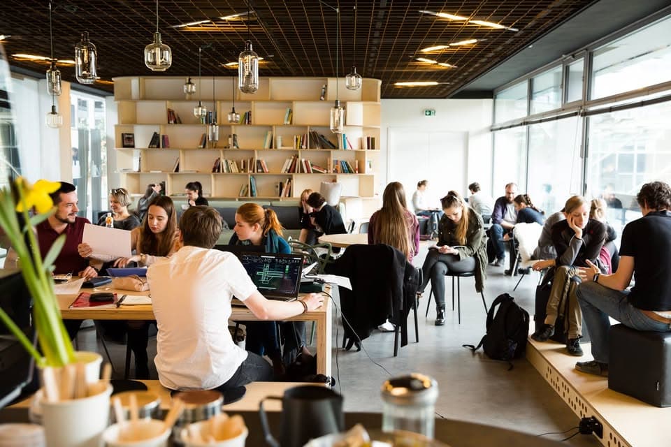 Interiér kavárny Karlín